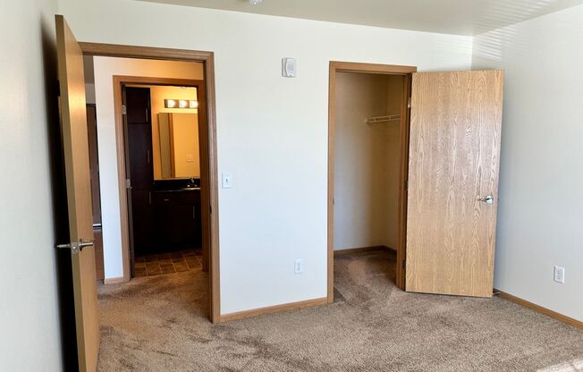2 beds, 2 baths, 982 sqft, $1,245, Unit 605-212