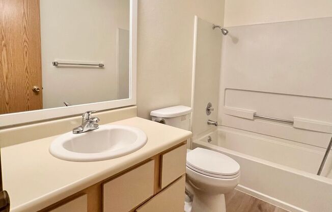 2 beds, 2 baths, 1,000 sqft, $1,675, Unit K-06