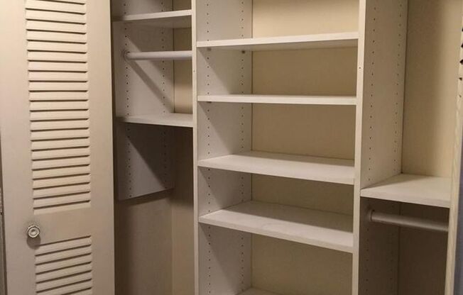 Studio, 1 bath, 300 sqft, $1,055, Unit 102-205