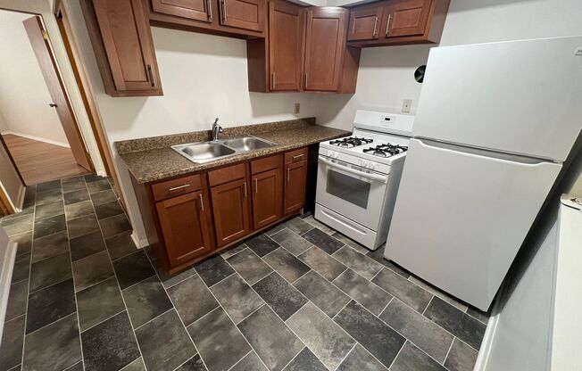 1 bed, 1 bath, $795, Unit #51