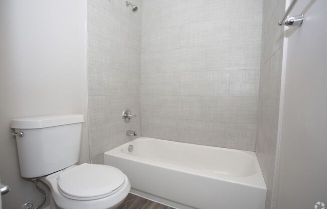 2 beds, 1.5 baths, 1,135 sqft, $1,200, Unit X-6