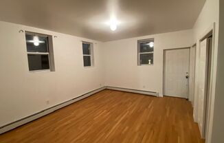 1 bed, 1 bath, 700 sqft, $1,900