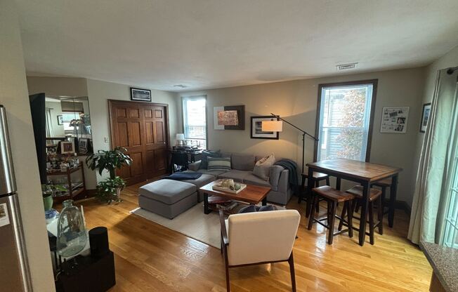 1 bed, 1 bath, 700 sqft, $2,700, Unit 0