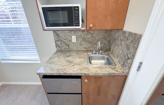 Studio, 1 bath, 150 sqft, $849, Unit 5C