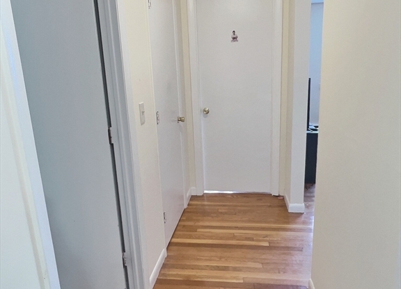 2 beds, 1 bath, 999 sqft, $3,600, Unit 27