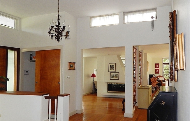 1551 COMMONWEALTH AVE