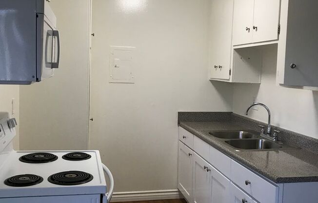 8741 Lanai - Sam Konugres