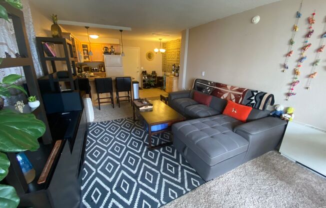 2 beds, 2 baths, $2,100, Unit # 7E