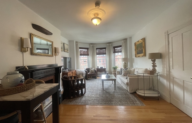 218 NEWBURY ST