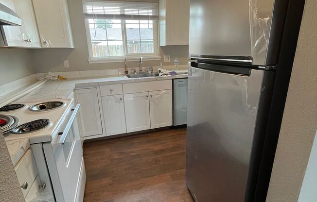 2 beds, 1 bath, 945 sqft, $1,575, Unit 054