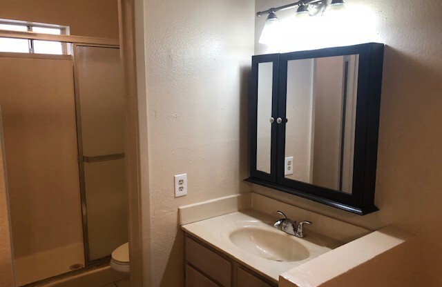 2 beds, 2 baths, $1,150, Unit #102