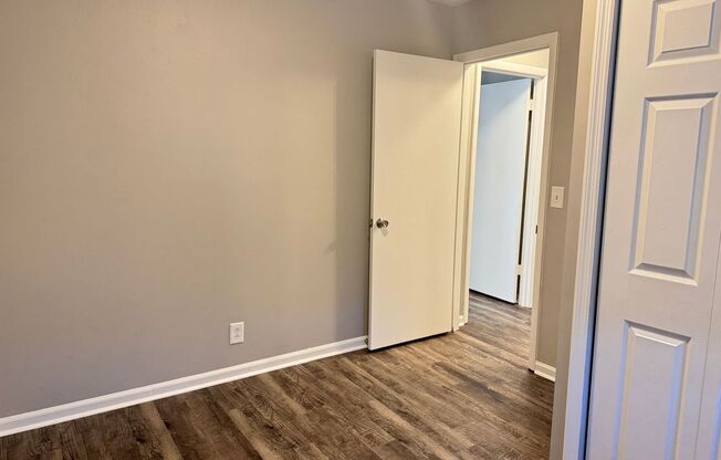 2 beds, 1 bath, 800 sqft, $995, Unit 5