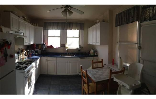 3 beds, 1 bath, $1,600