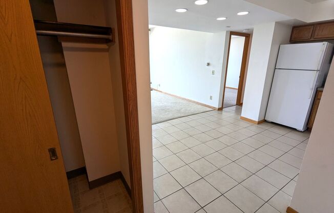 2 beds, 1 bath, 900 sqft, $1,800, Unit 302