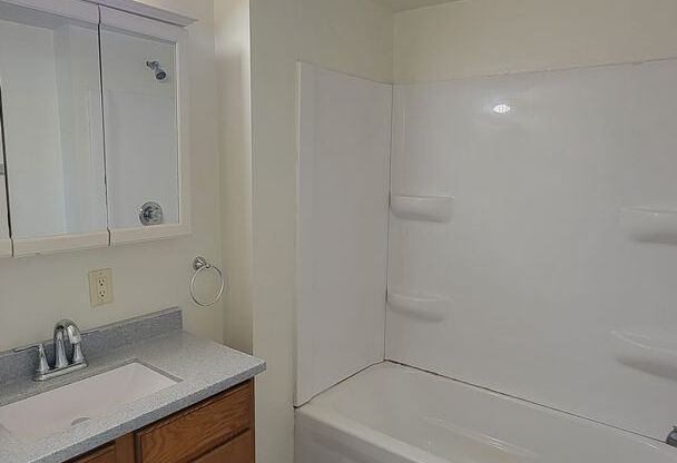 3 beds, 1 bath, $1,700