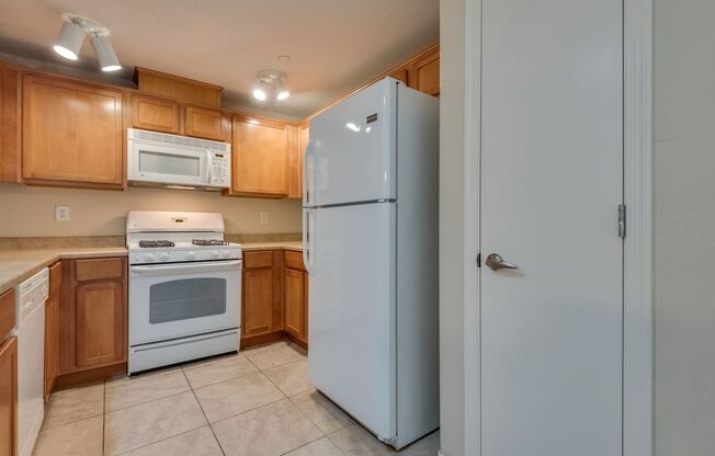2 beds, 2 baths, $1,650, Unit UNIT 1051