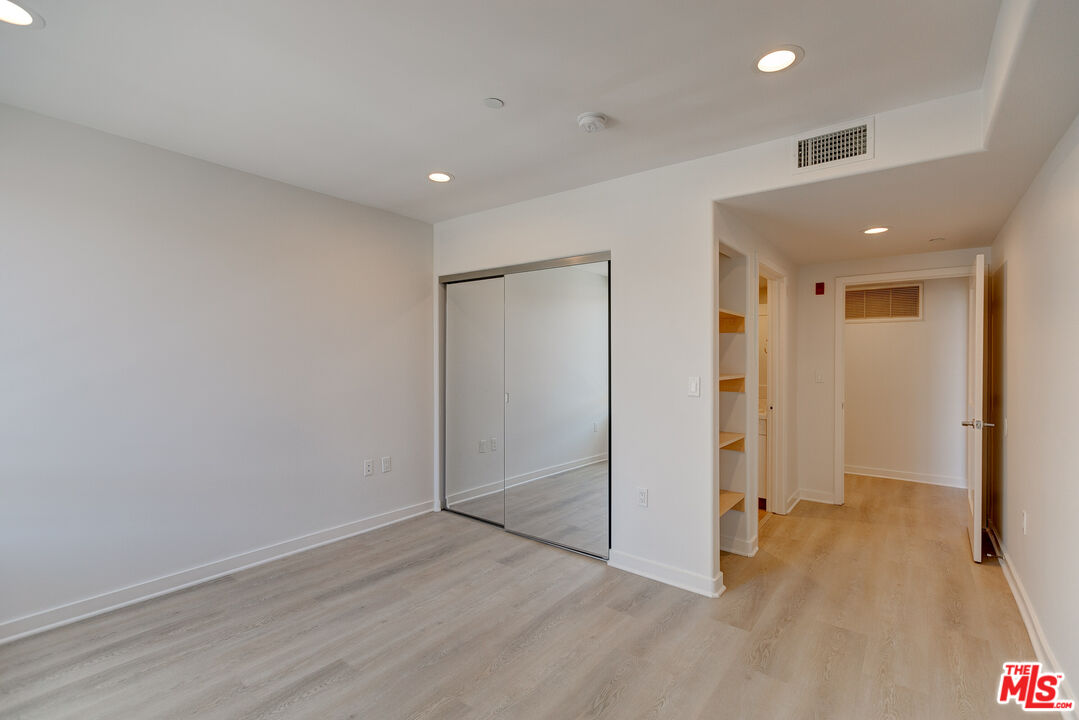 5143 White Oak Ave.