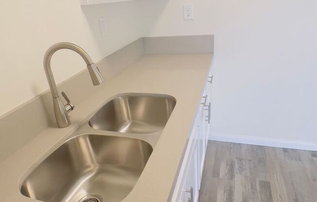 1 bed, 1 bath, $990, Unit 166