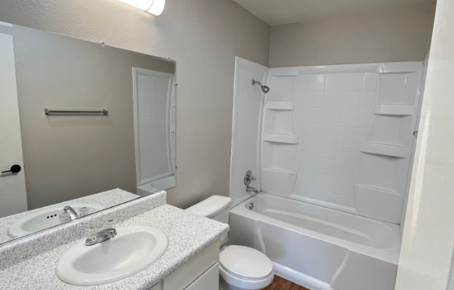 2 beds, 1 bath, 896 sqft, $1,895, Unit 070