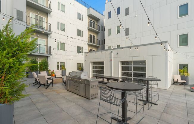 2 beds, 2 baths, 915 sqft, $2,300, Unit 416