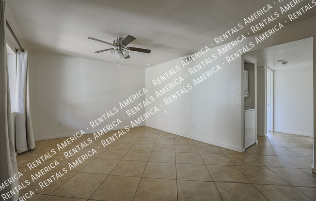 1014 E Spence Ave