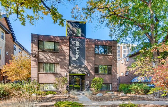 Studio Apartment One Block From DU