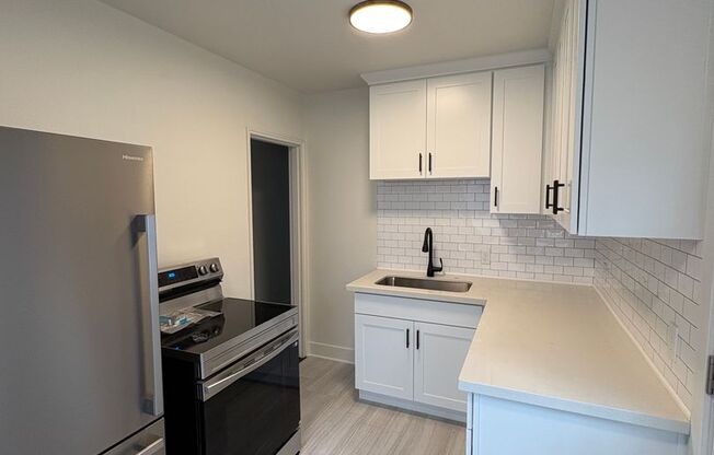 Ballard Beauty, 2 bed 2 bath Remodel with two entrances.