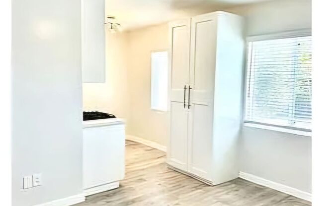 613 S Prairie Avenue