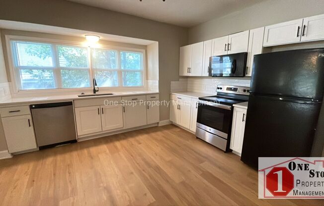 3 beds, 2 baths, $1,525, Unit #A