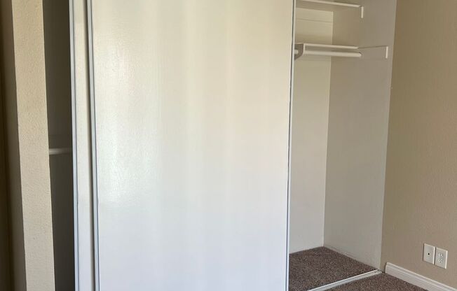 2 beds, 1 bath, 750 sqft, $2,100, Unit 25