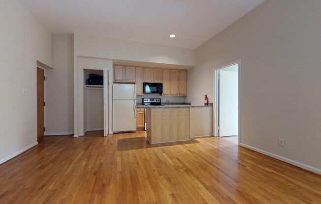 Dupont Circle/Logan Circle One Bedroom With Vaulted Ceilings, Washer/Dryer In Unit, & Floor to Ceiling Windows!