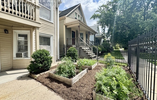 3320 W WARNER AVE