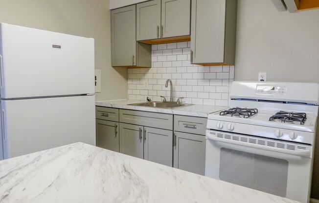 2 beds, 1 bath, 665 sqft, $1,040, Unit 1738F