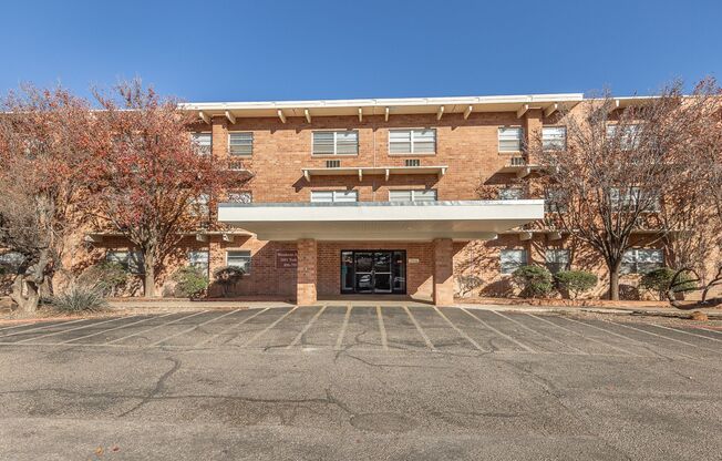 Studio, 1 bath, 350 sqft, $605, Unit 227