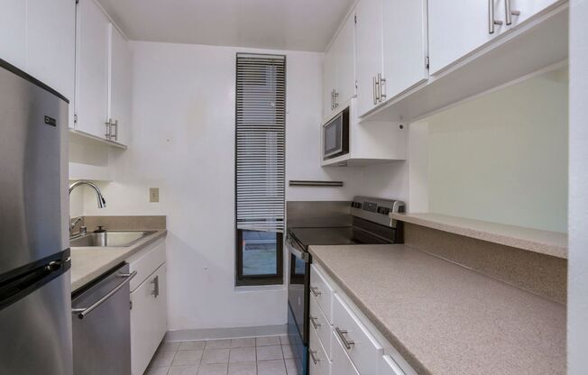 1 bed, 1 bath, $2,995