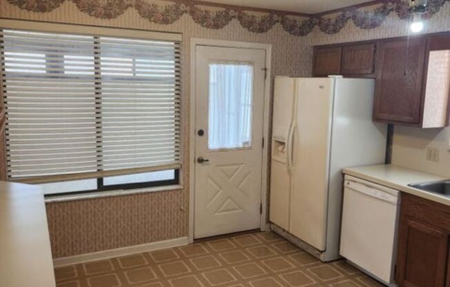 3 beds, 2 baths, $1,550