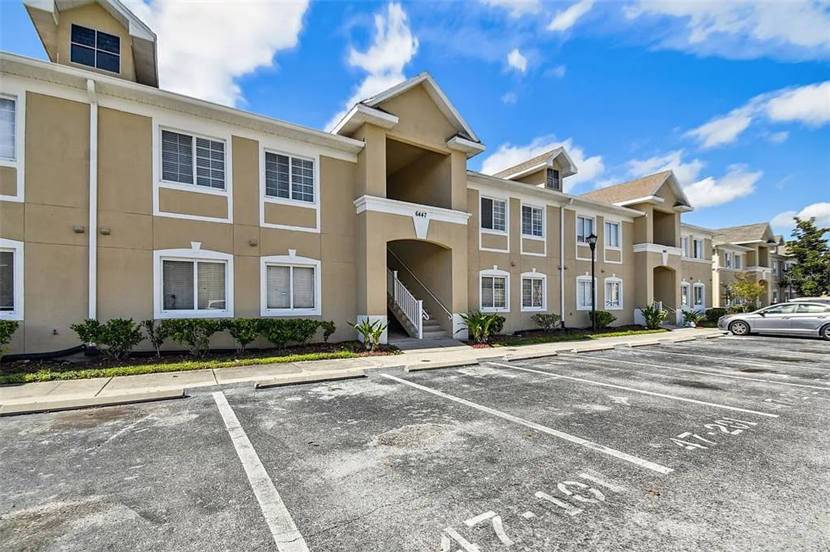Spacious 3-Bedroom Condo in The Villages of Bloomingdale – Gated Community Living!