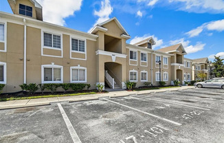 Spacious 3-Bedroom Condo in The Villages of Bloomingdale – Gated Community Living!