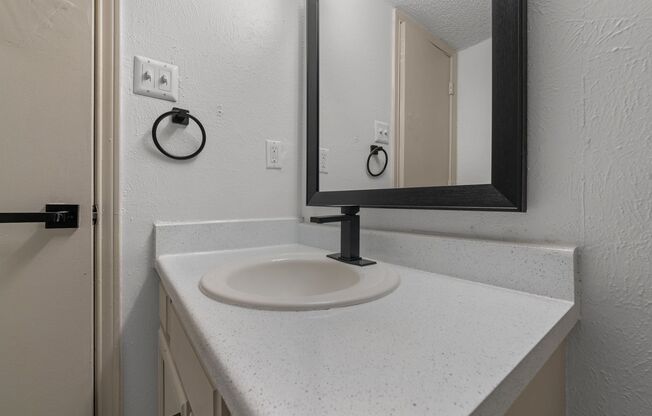1 bed, 1 bath, 520 sqft, $1,195, Unit C-09