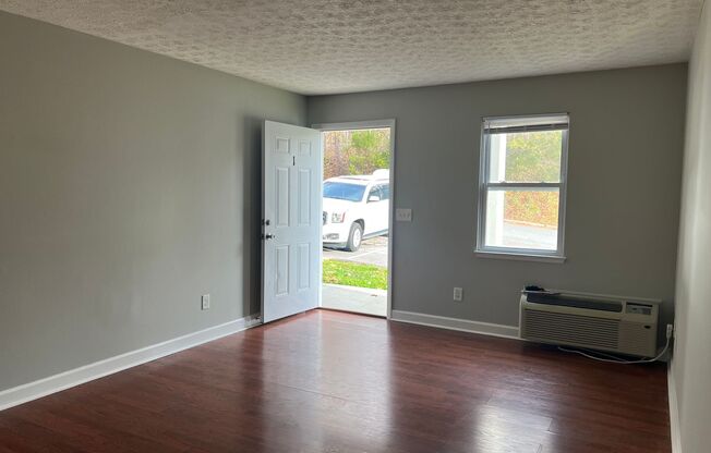 2 beds, 1 bath, $950, Unit Unit 1