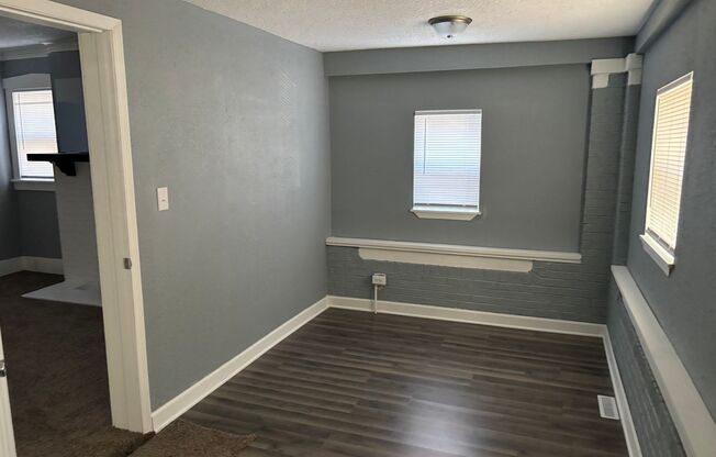 2 beds, 1 bath, $895, Unit Frink 1208