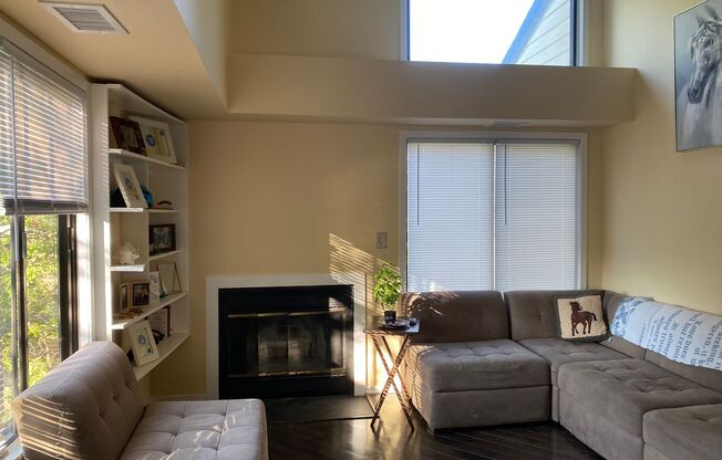 Lovely 1 BR/1 BA Loft-Style Condo in Montgomery Village!