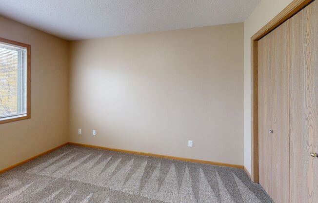 3 beds, 2 baths, 1,352 sqft, $1,595, Unit 2900-1148