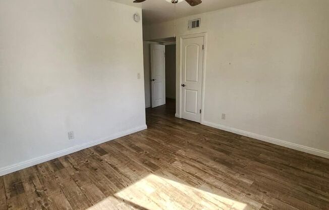 Beautiful and spacious condo in Tarzana!