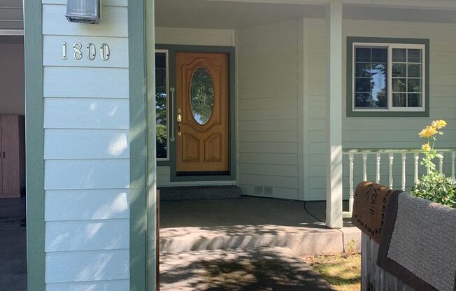 3BD 2BTH w/2 Car Garage & Landscaped Yard