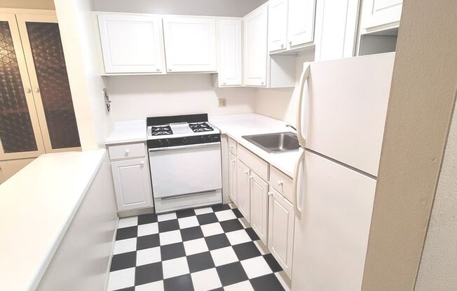2 beds, 1 bath, $1,400, Unit 316