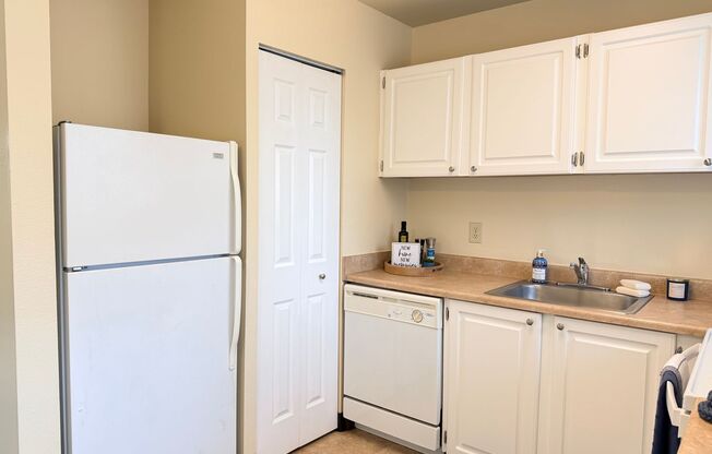 2 beds, 1 bath, 806 sqft, $1,469, Unit 6