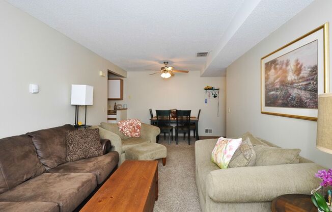 2 beds, 1 bath, 950 sqft, $1,995, Unit 14264F