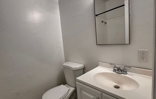 2 beds, 1 bath, 800 sqft, $2,450, Unit 07