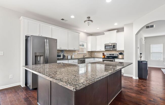 4 beds, 3 baths, $2,400